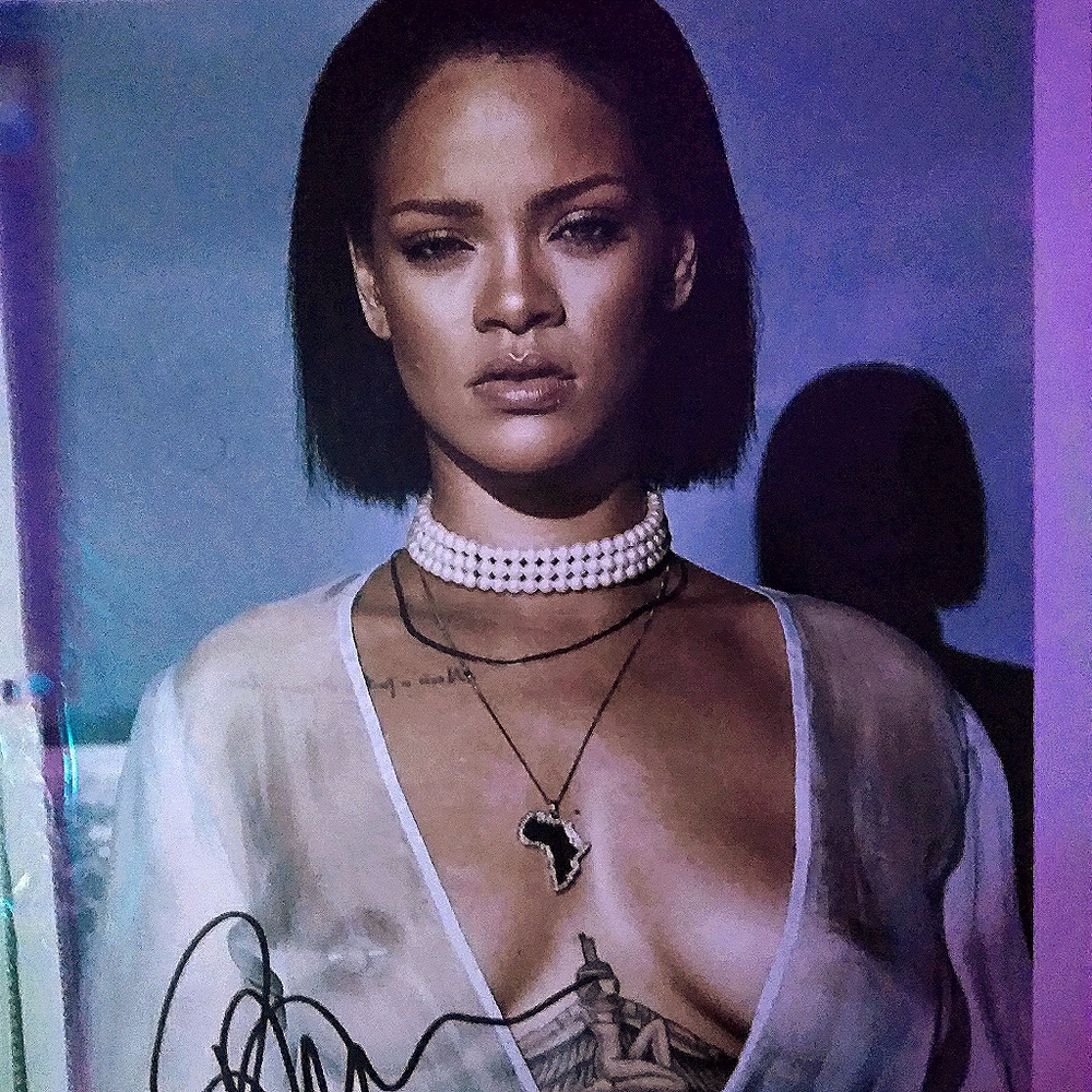 Authentic autographed photos of Rihanna